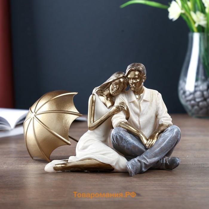 Фигурка полистоун «Влюблённые сидят под зонтом», 17×11.5×15 см