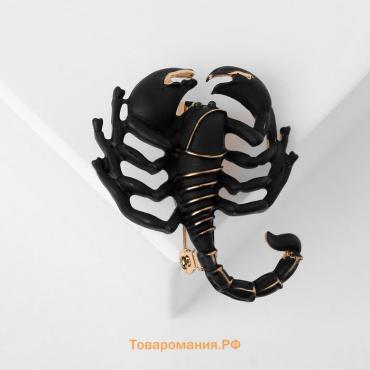 Брошь «Скорпион», чёрная в золоте
