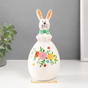 Фигурка керамика «Зайка на цветочном яйце уши в горошек», 8.8×8.8×19 см